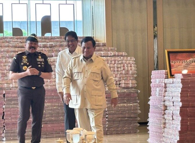 Prabowo Saksikan Penyerahan Uang Sitaan Rp 13 Triliun Kasus Korupsi CPO, Tanda Baik di Satu Tahun Pemerintahan.